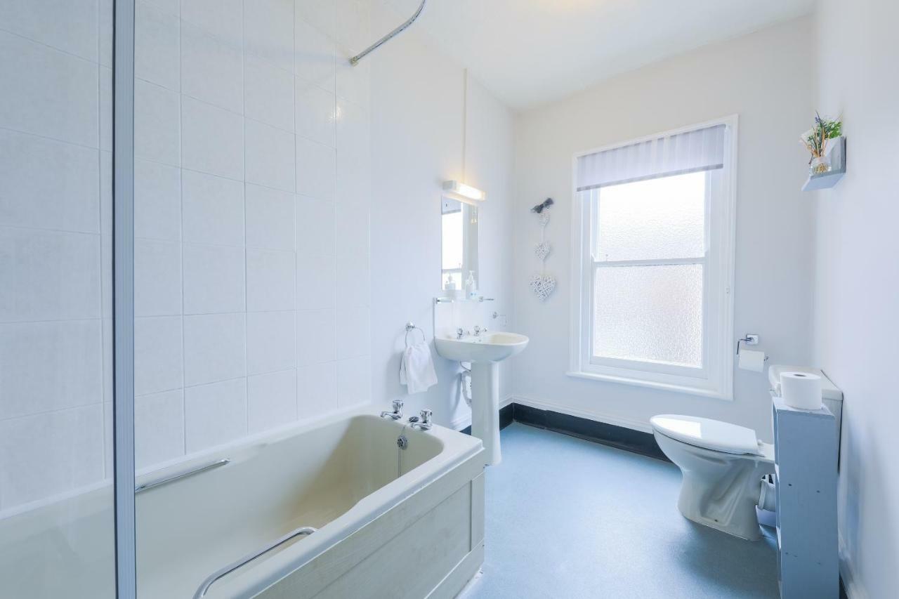 The Clee Hotel - Cleethorpes, Grimsby, Lincolnshire ภายนอก รูปภาพ