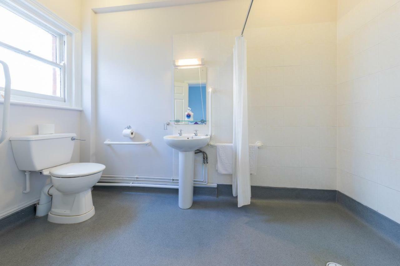 The Clee Hotel - Cleethorpes, Grimsby, Lincolnshire ภายนอก รูปภาพ