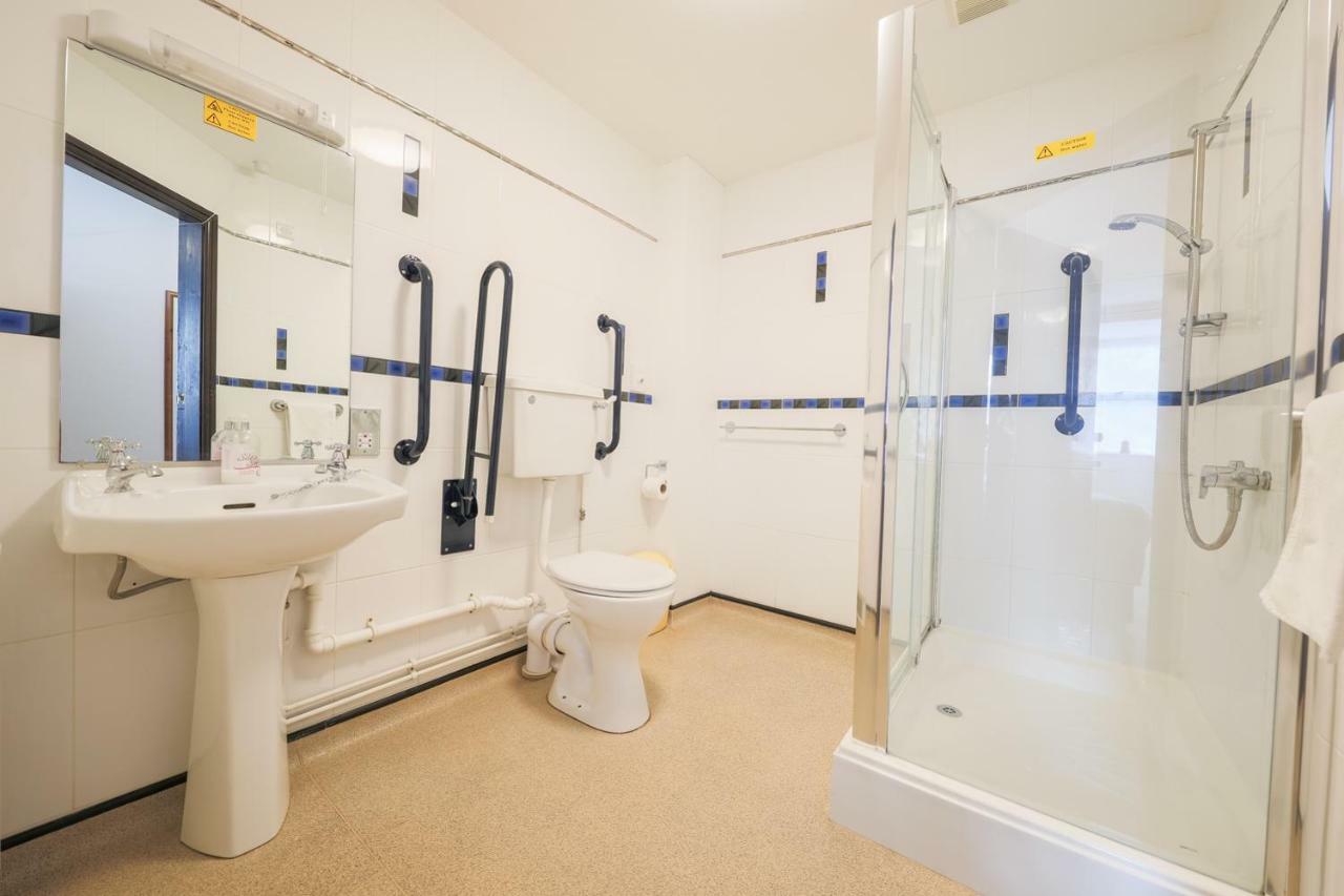 The Clee Hotel - Cleethorpes, Grimsby, Lincolnshire ภายนอก รูปภาพ