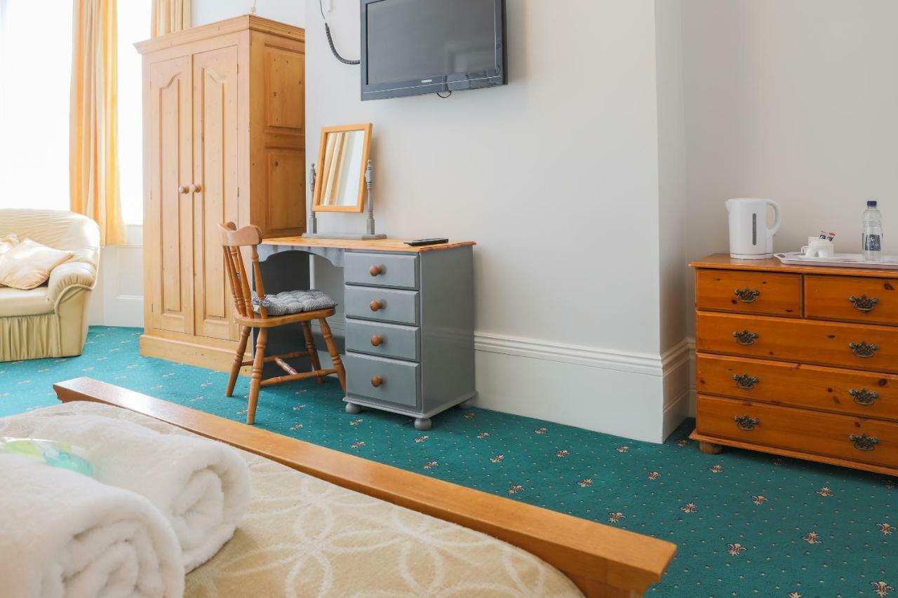 The Clee Hotel - Cleethorpes, Grimsby, Lincolnshire ภายนอก รูปภาพ